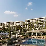 Akra & Hotel 5*